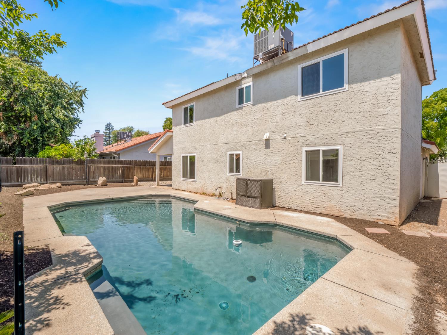5569 W Stuart, Fresno, CA 93722