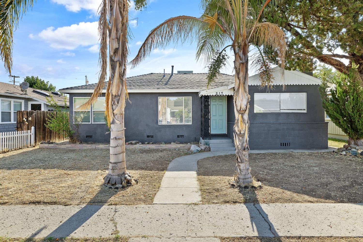 217 N Lincoln St, Coalinga, CA 93210
