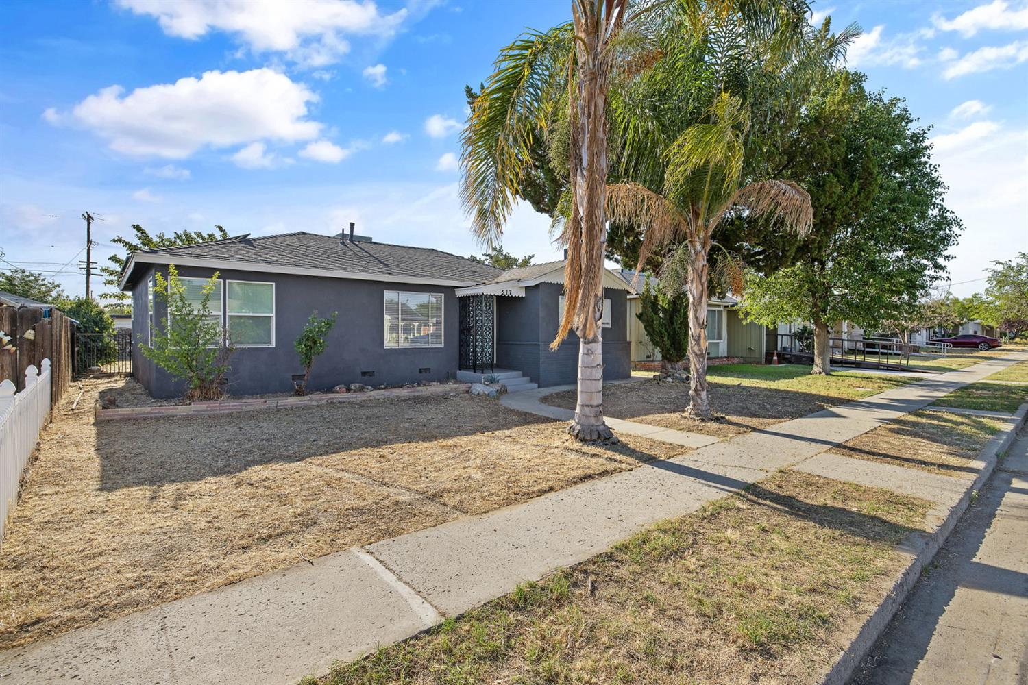 217 N Lincoln St, Coalinga, CA 93210