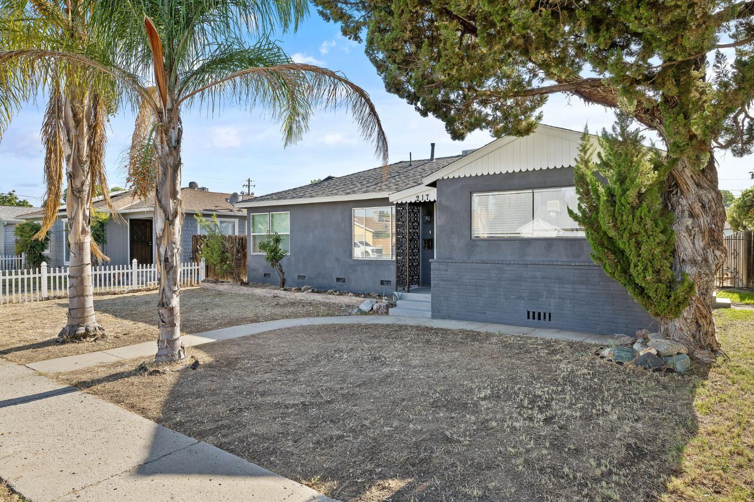 217 N Lincoln St, Coalinga, CA 93210