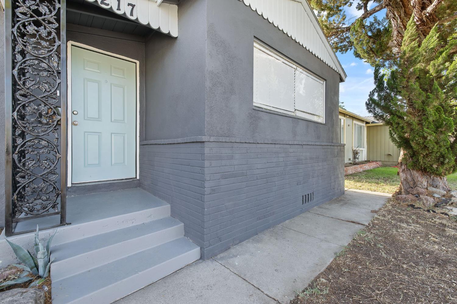 217 N Lincoln St, Coalinga, CA 93210