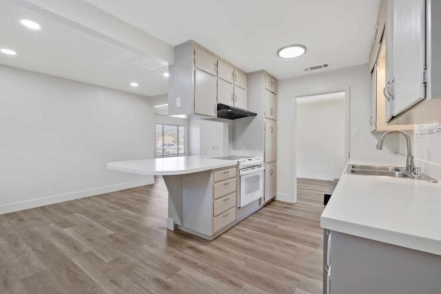 217 N Lincoln St, Coalinga, CA 93210