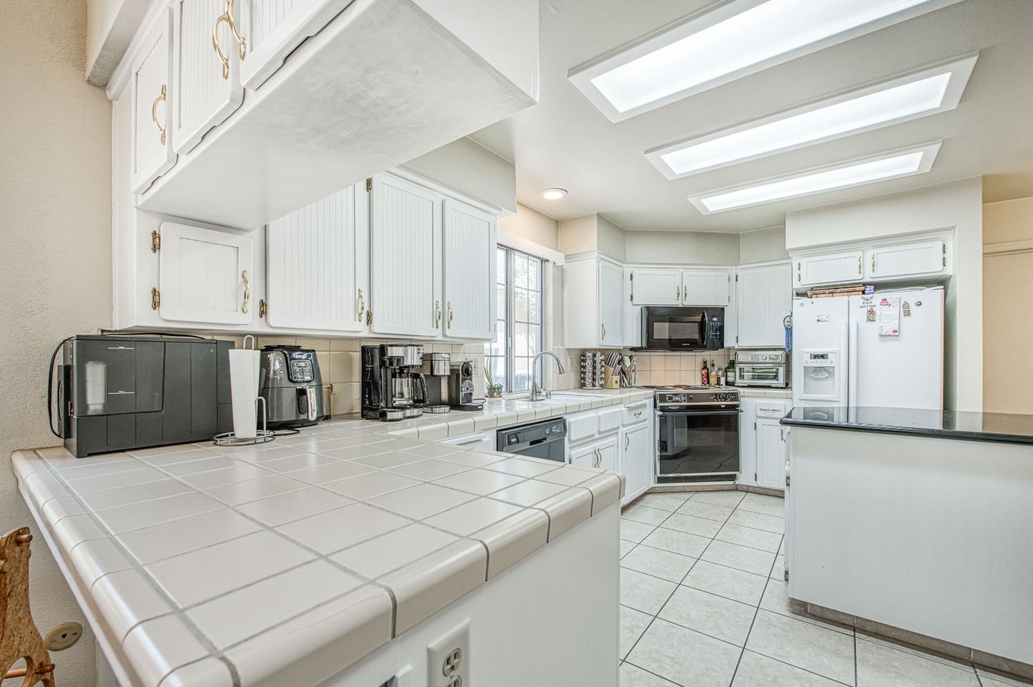 645 E Champlain Dr #150, Fresno, CA 93730