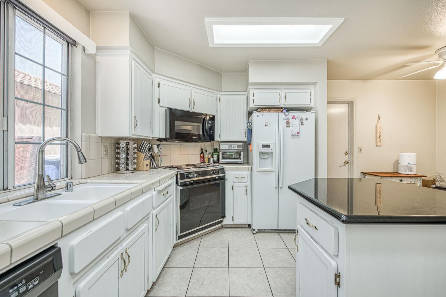 645 E Champlain Dr #150, Fresno, CA 93730