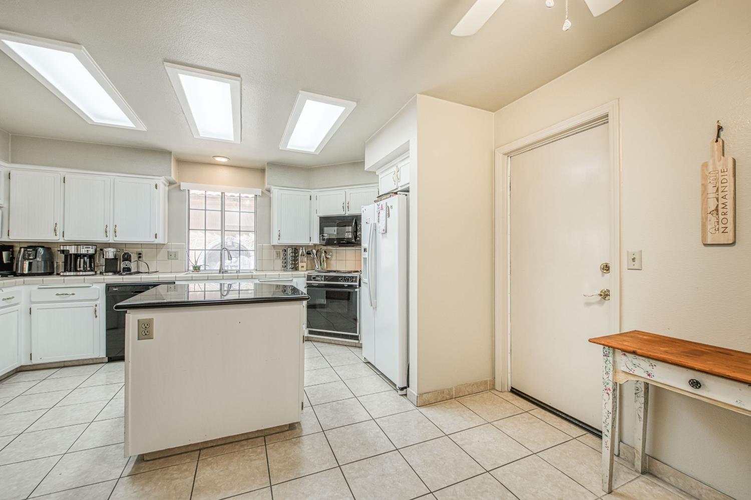 645 E Champlain Dr #150, Fresno, CA 93730