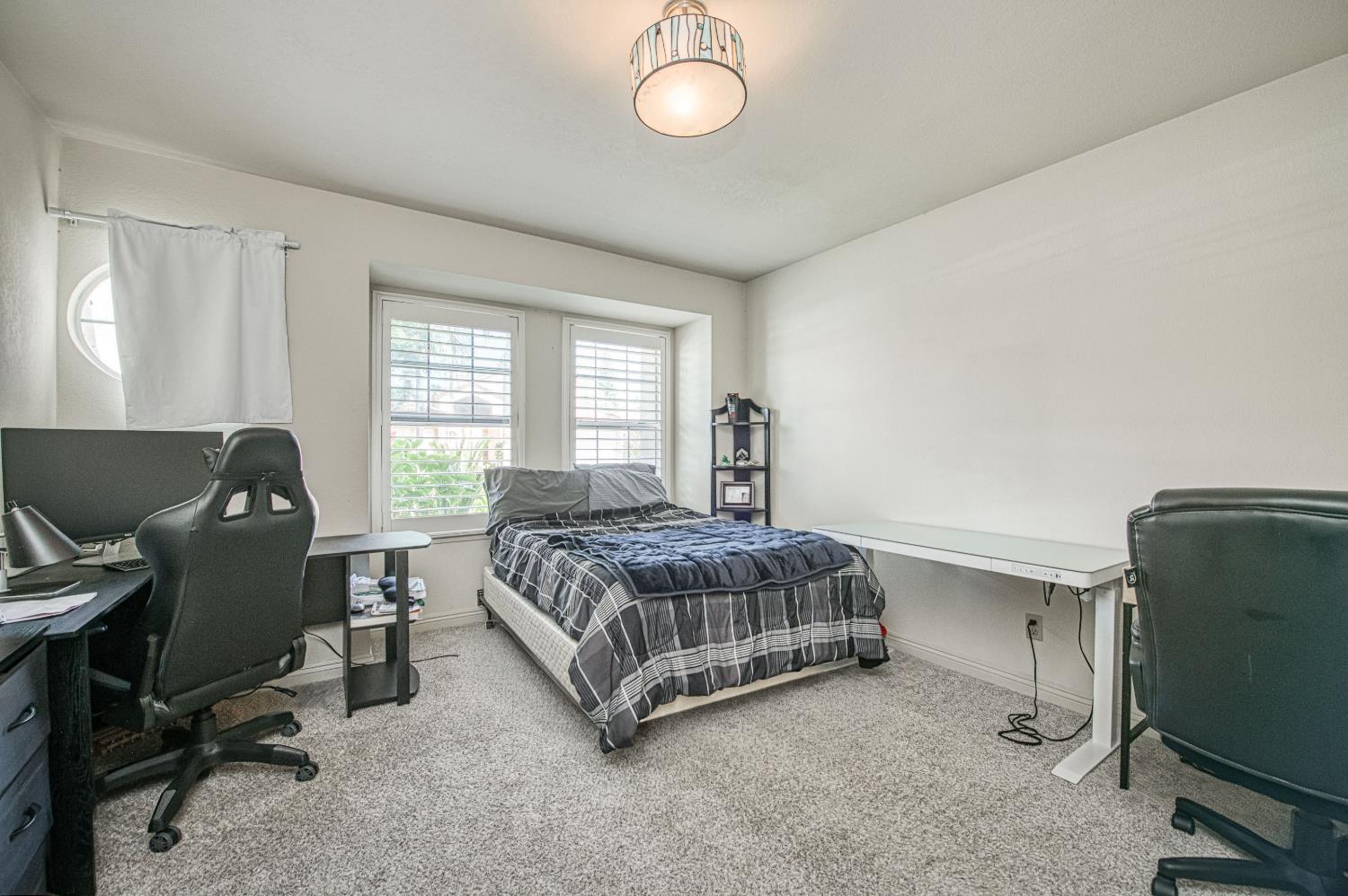 645 E Champlain Dr #150, Fresno, CA 93730