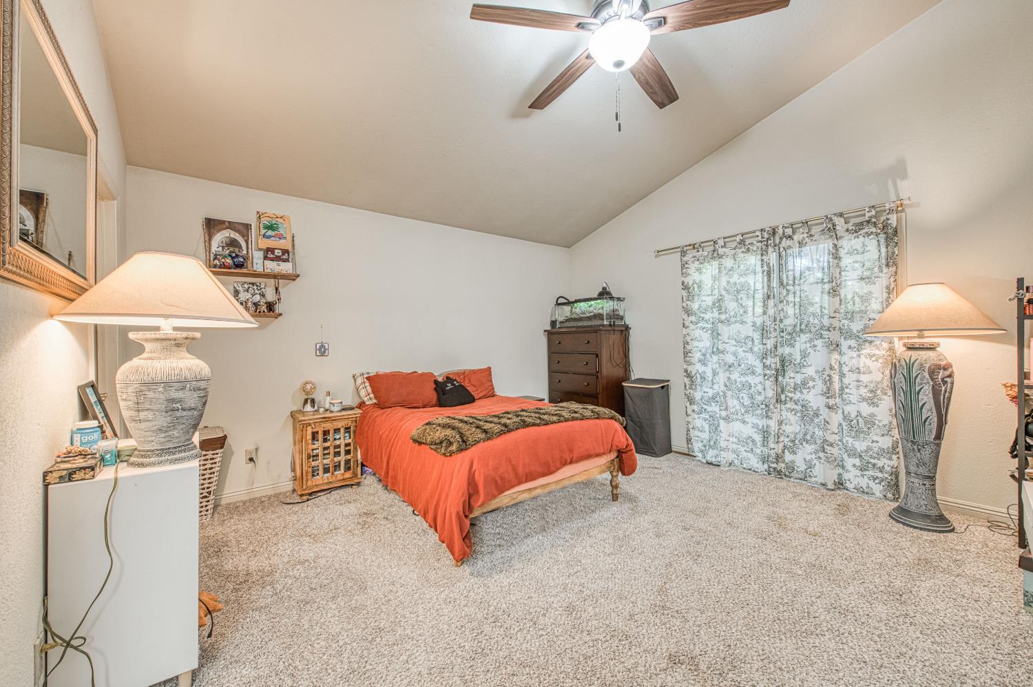 645 E Champlain Dr #150, Fresno, CA 93730