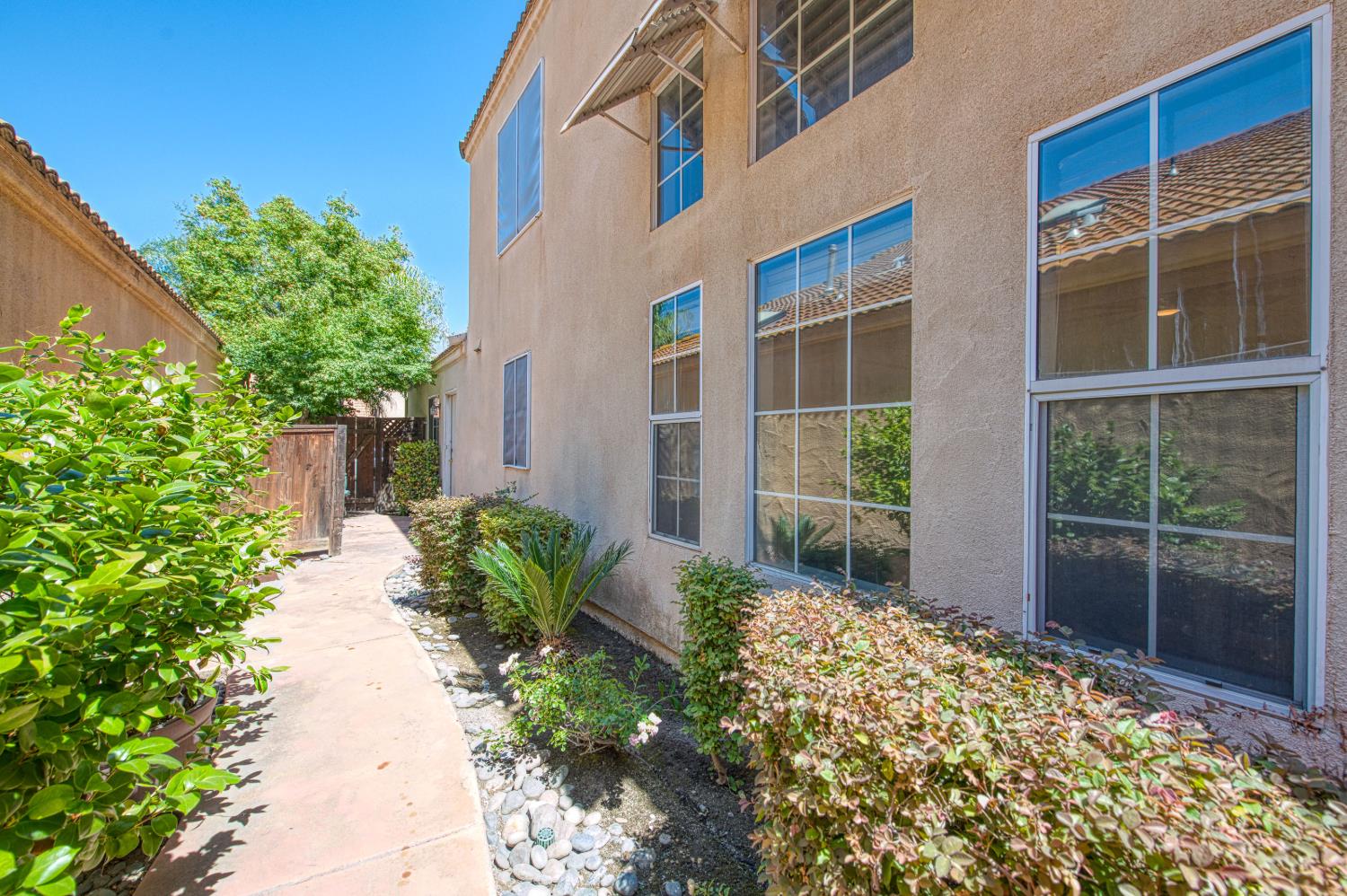 645 E Champlain Dr #150, Fresno, CA 93730