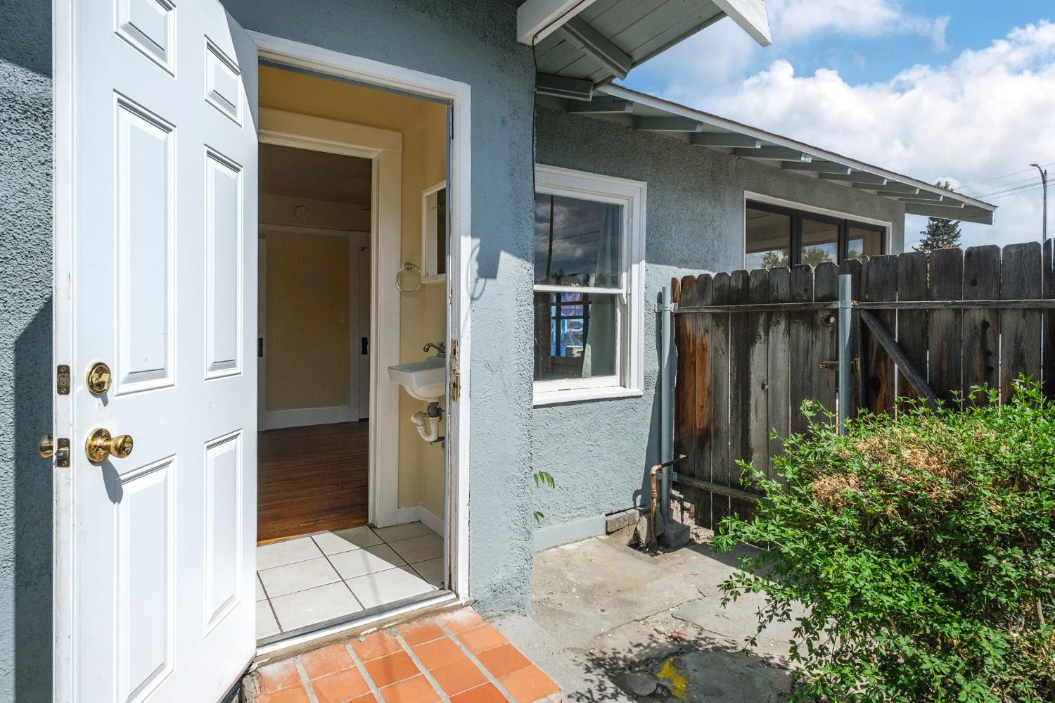 114 W Olive, Fresno, CA 93728