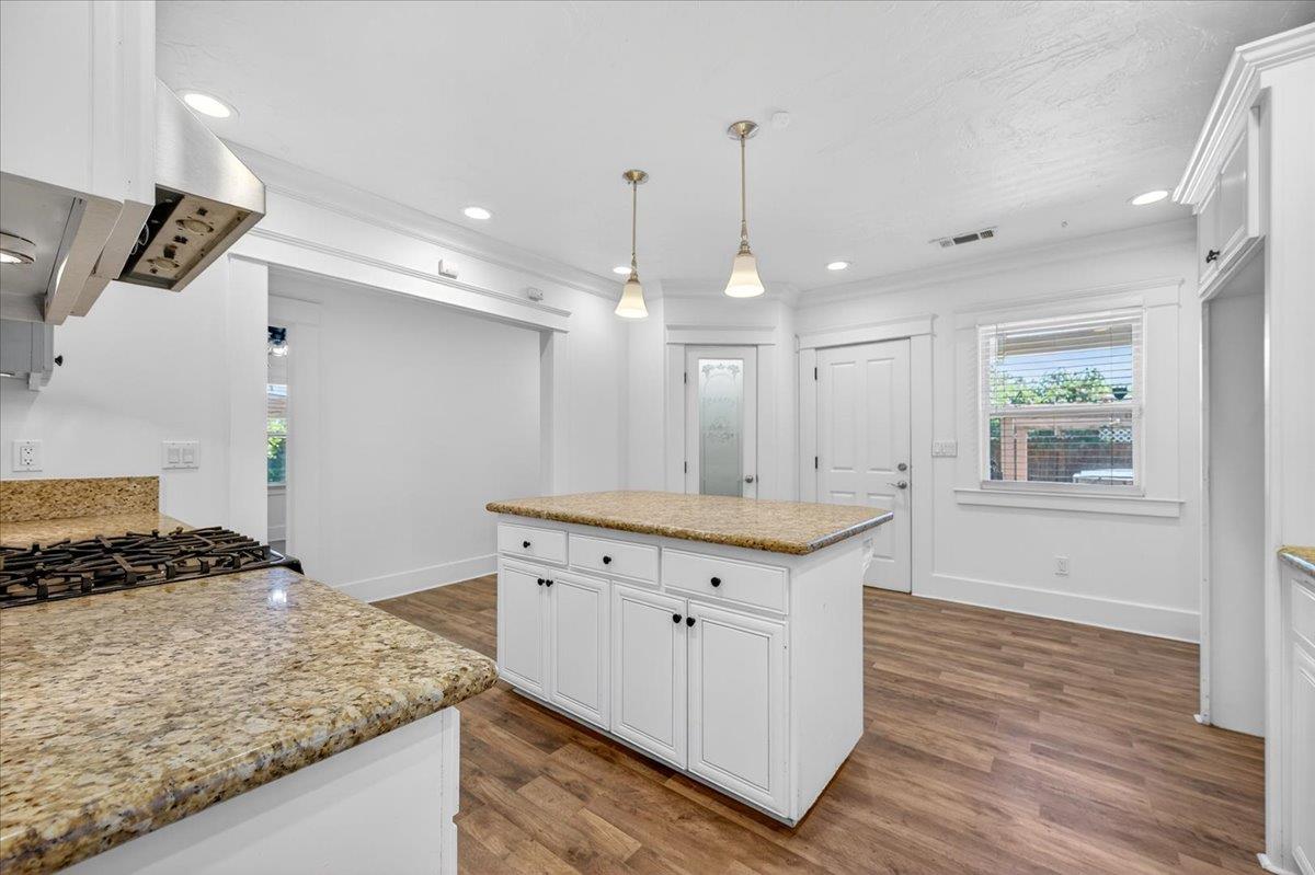 1468 N Poplar Ave, Fresno, CA 93728