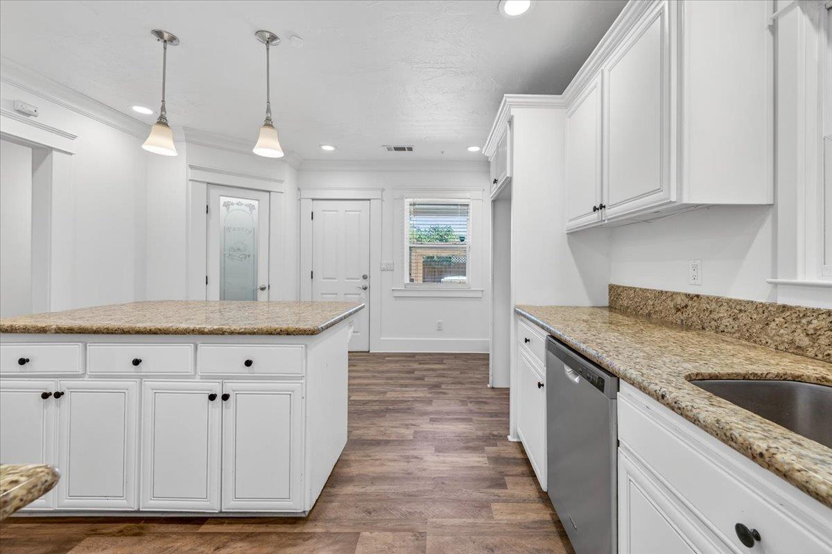 1468 N Poplar Ave, Fresno, CA 93728