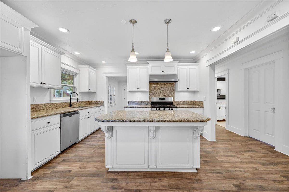 1468 N Poplar Ave, Fresno, CA 93728