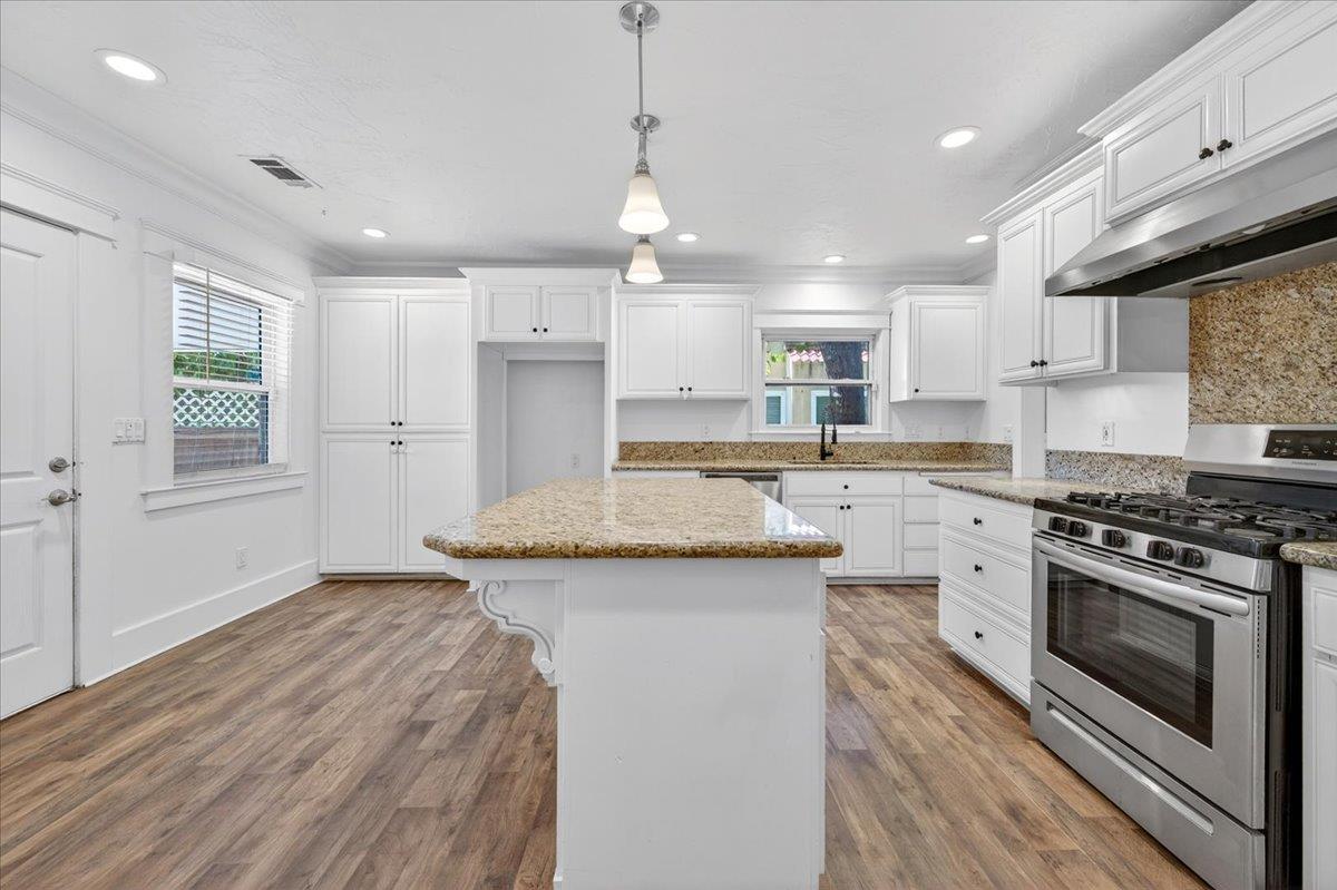 1468 N Poplar Ave, Fresno, CA 93728
