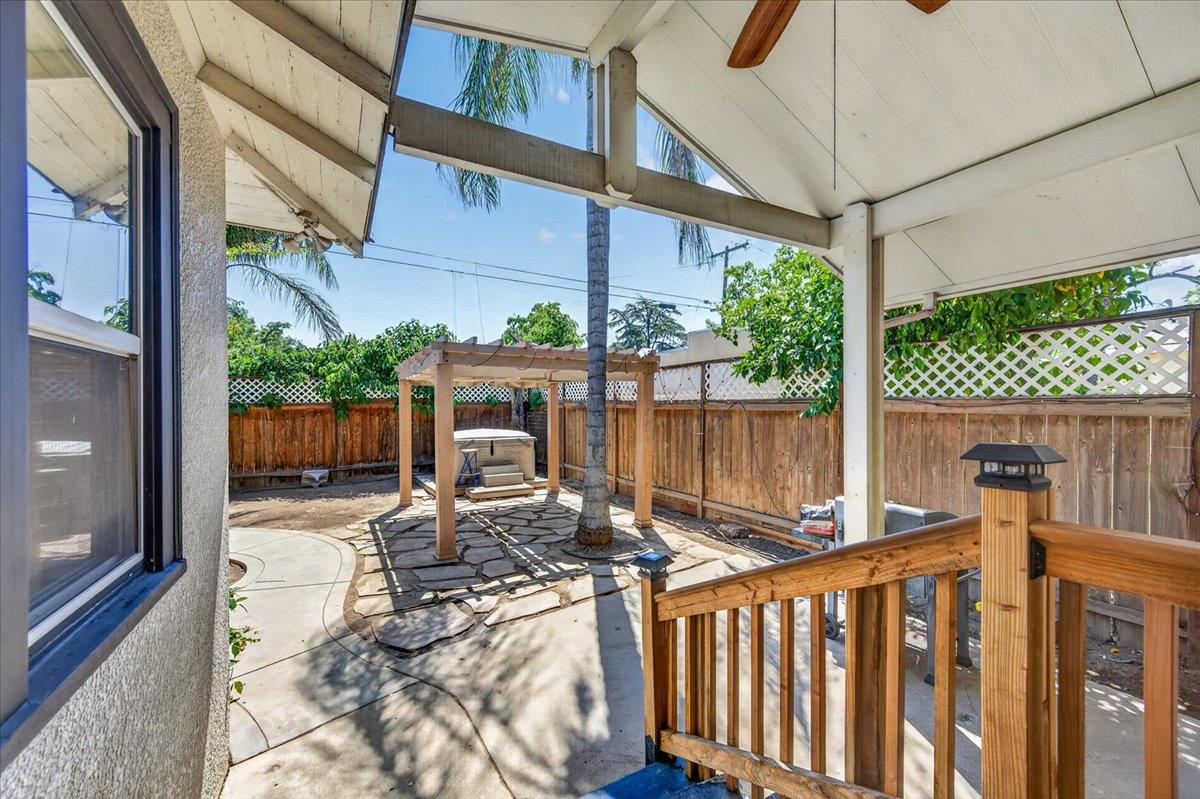 1468 N Poplar Ave, Fresno, CA 93728