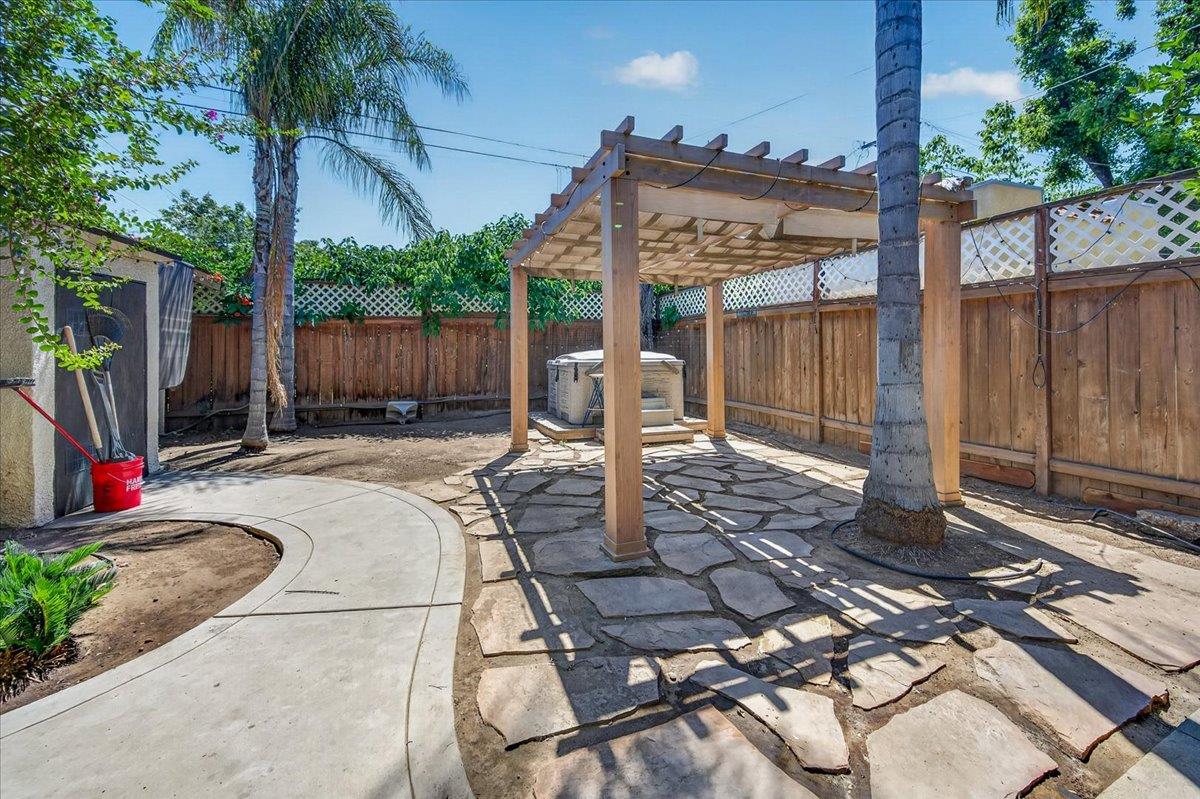 1468 N Poplar Ave, Fresno, CA 93728