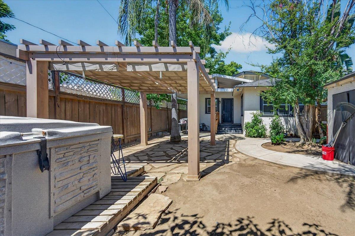 1468 N Poplar Ave, Fresno, CA 93728