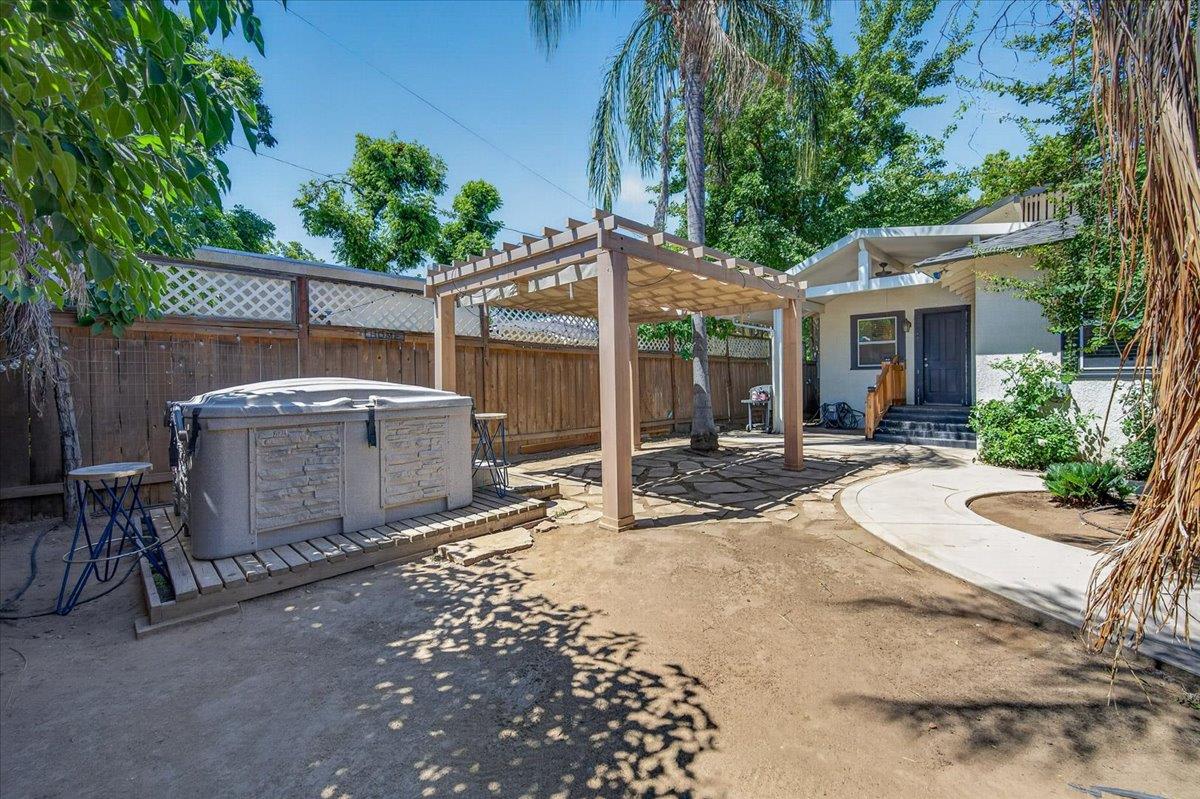 1468 N Poplar Ave, Fresno, CA 93728