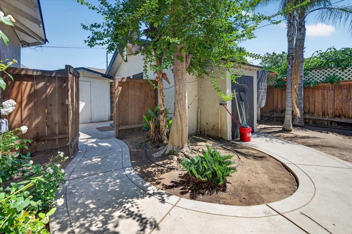 1468 N Poplar Ave, Fresno, CA 93728