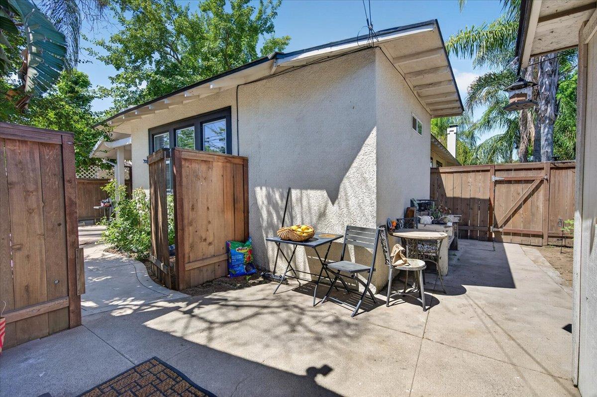 1468 N Poplar Ave, Fresno, CA 93728