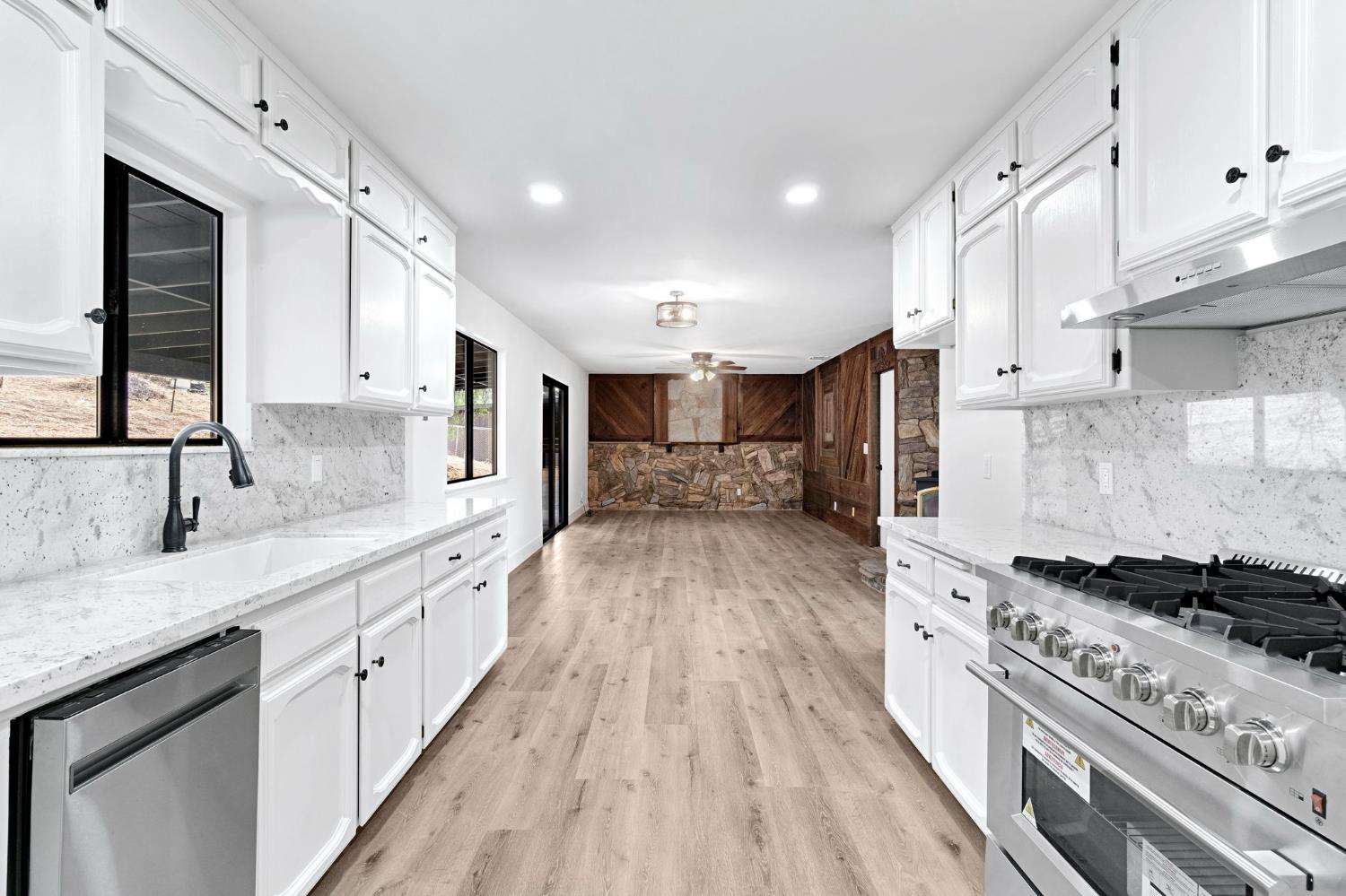 23328 Granite Creek Ln, Clovis, CA 93619