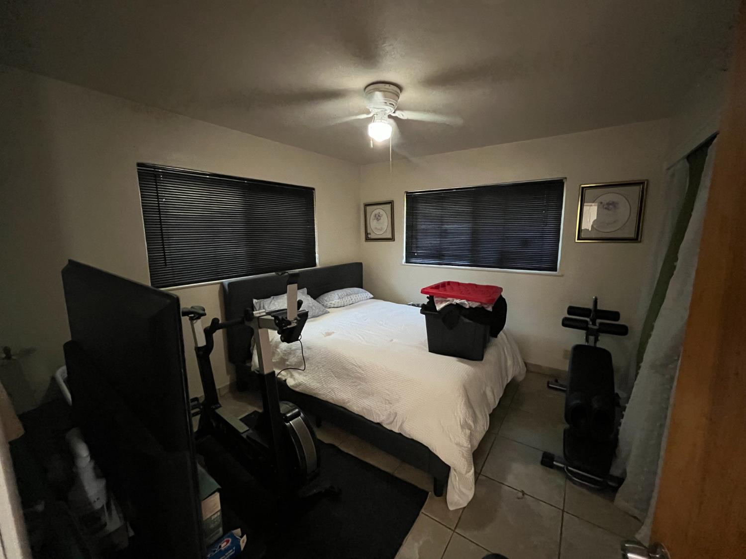 220 W Wayside Dr, Dinuba, CA 93618