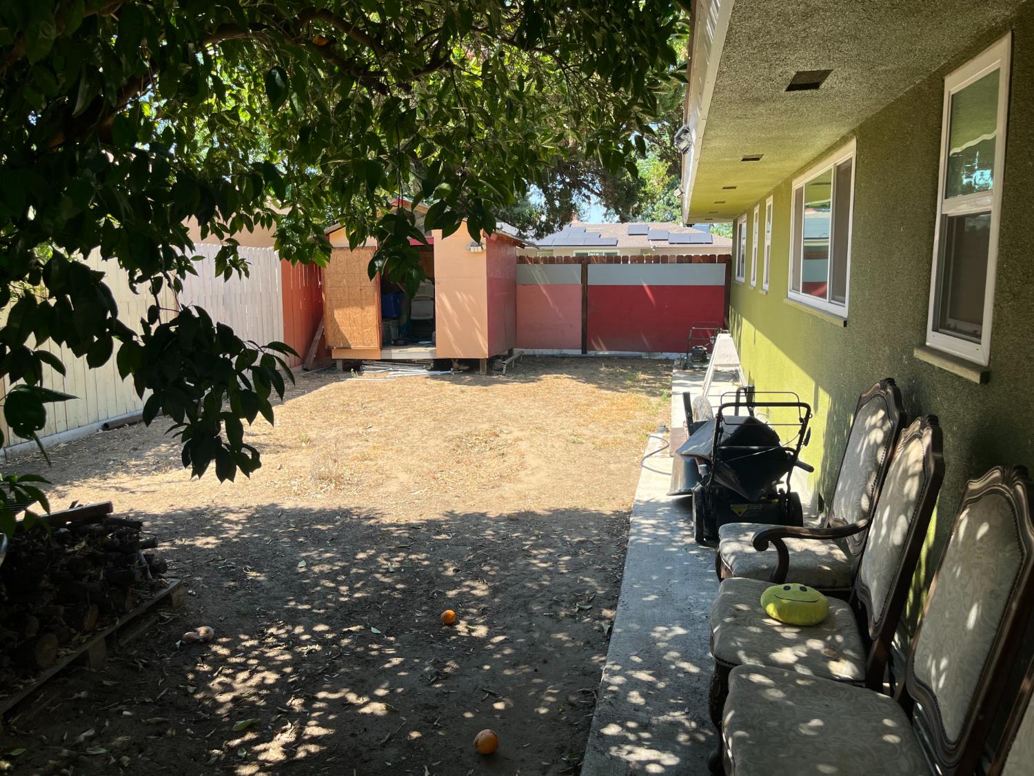 220 W Wayside Dr, Dinuba, CA 93618