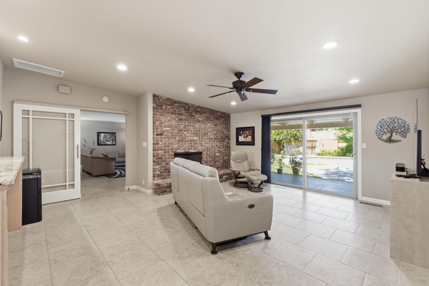 1154 W Tenaya Way, Fresno, CA 93711