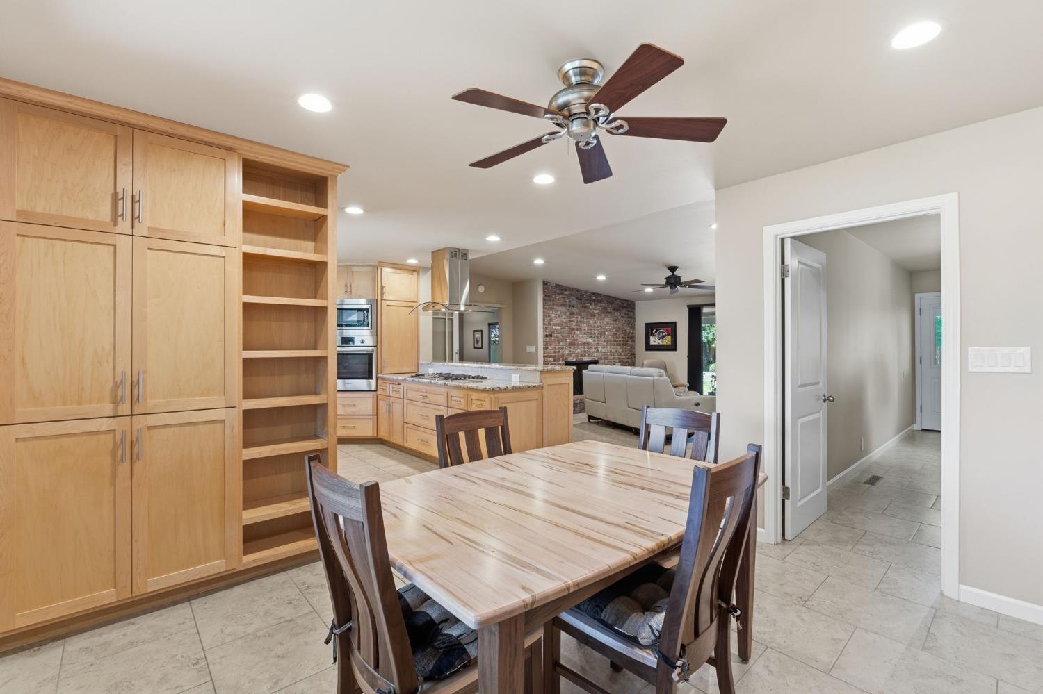 1154 W Tenaya Way, Fresno, CA 93711