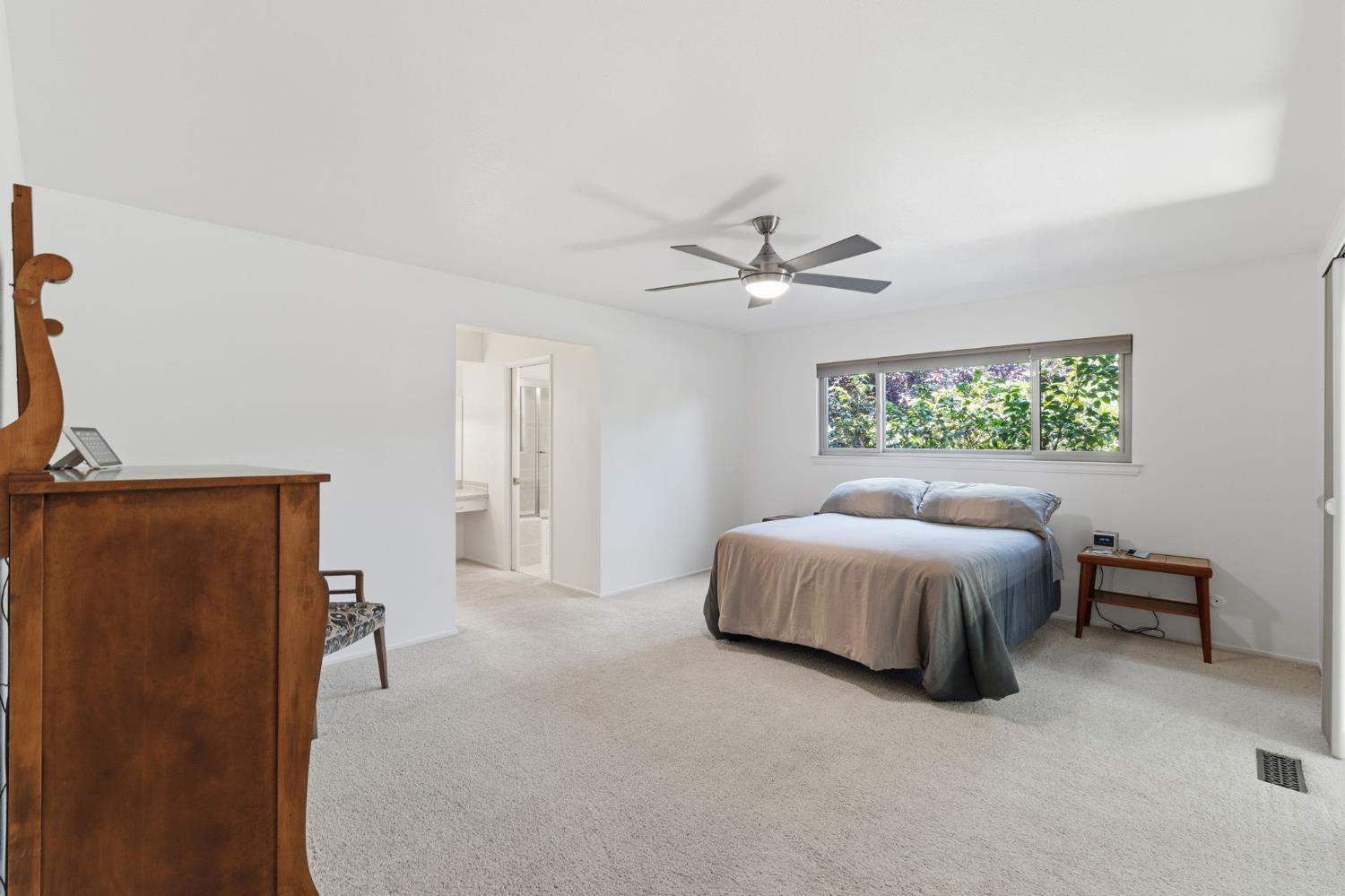 1154 W Tenaya Way, Fresno, CA 93711
