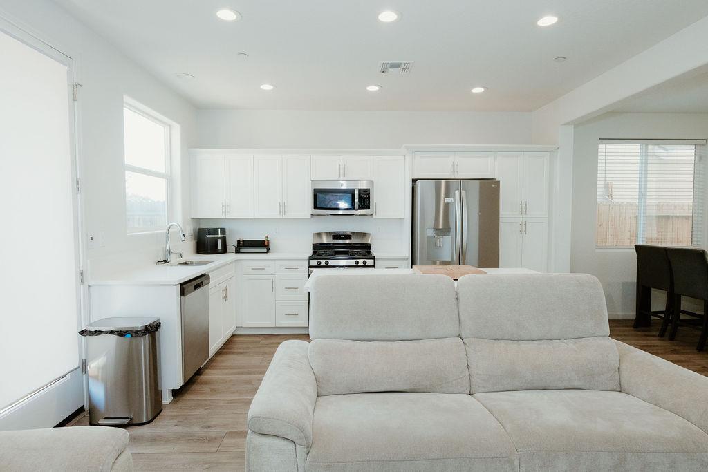 947 W Payson Ave, Visalia, CA 93291