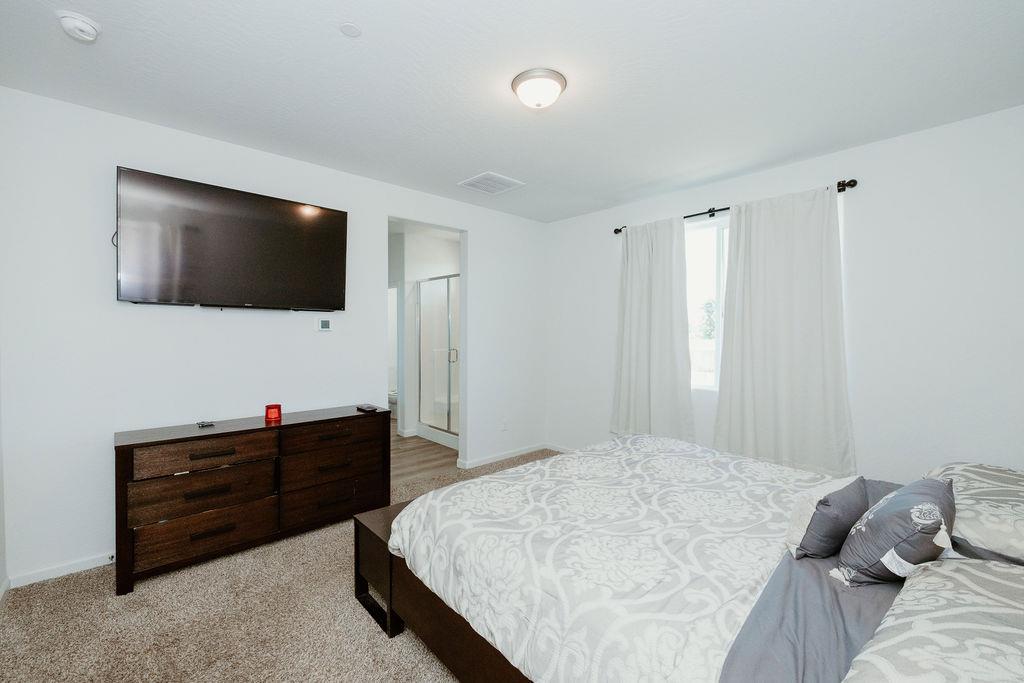 947 W Payson Ave, Visalia, CA 93291