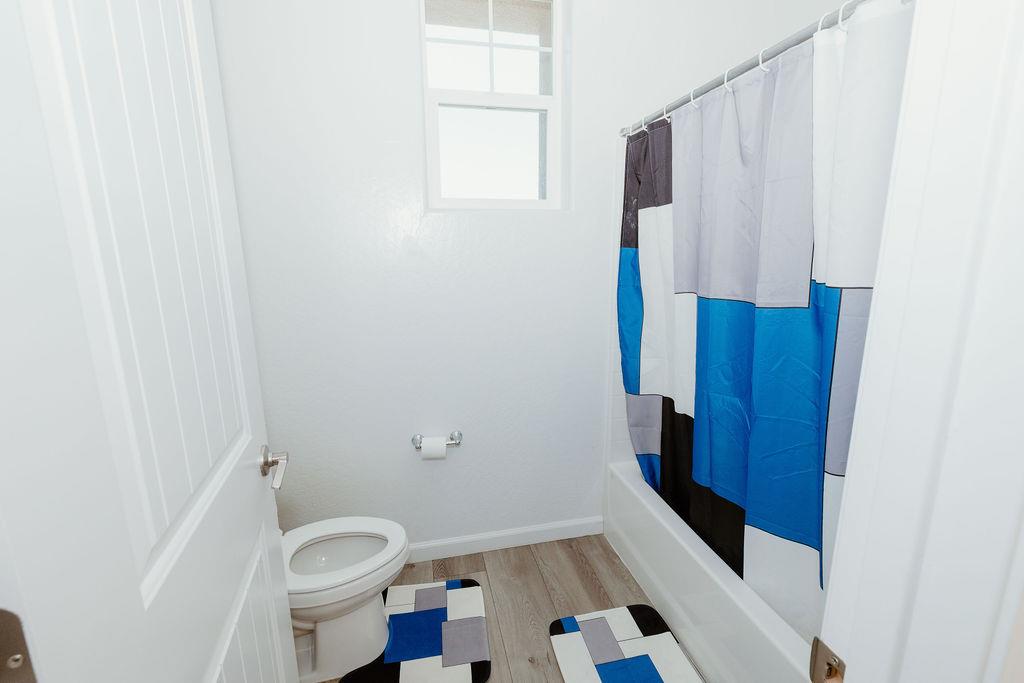 947 W Payson Ave, Visalia, CA 93291