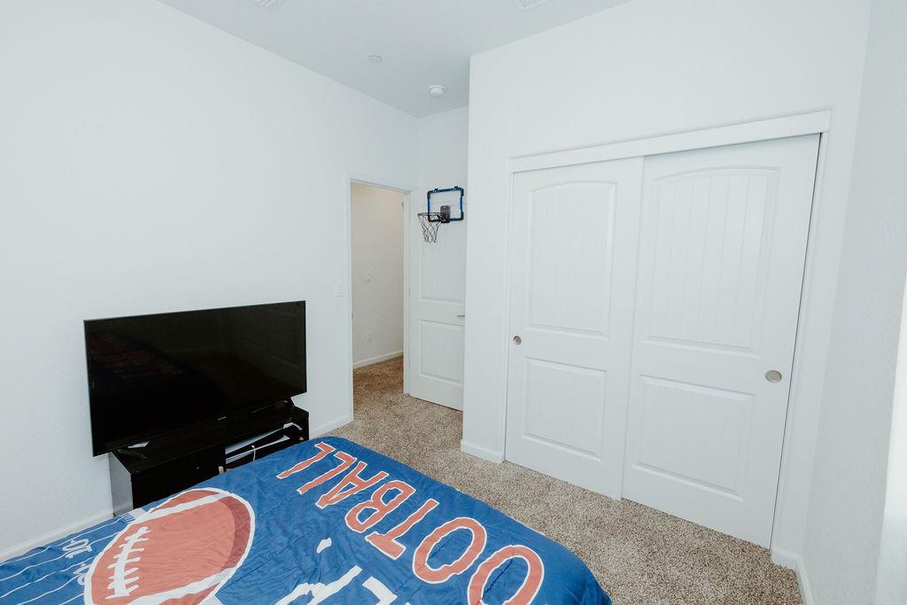 947 W Payson Ave, Visalia, CA 93291
