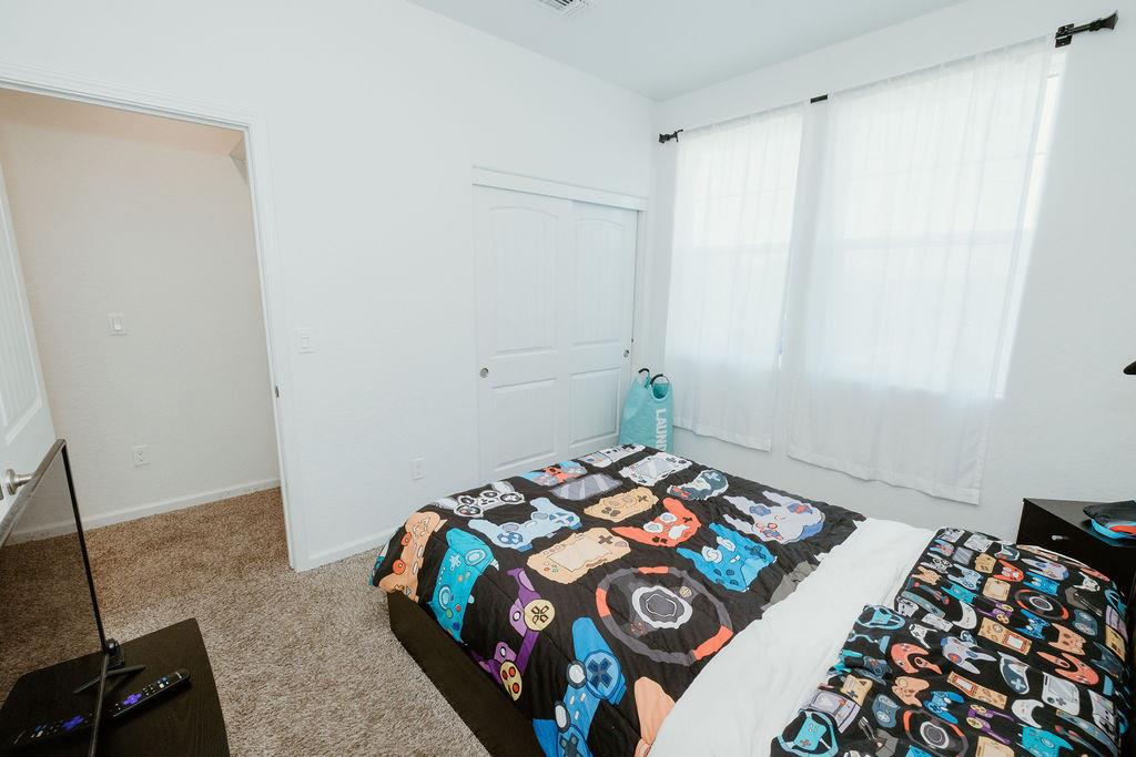 947 W Payson Ave, Visalia, CA 93291