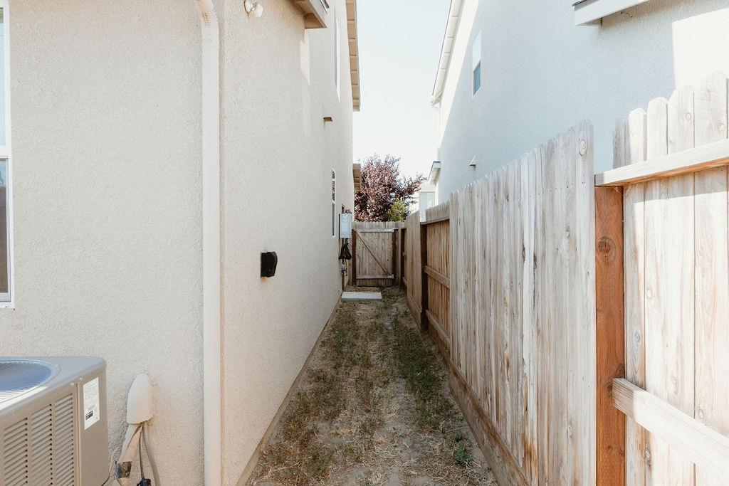947 W Payson Ave, Visalia, CA 93291