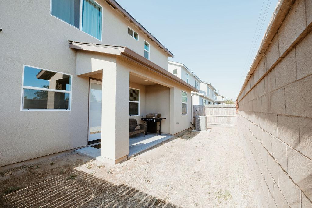 947 W Payson Ave, Visalia, CA 93291
