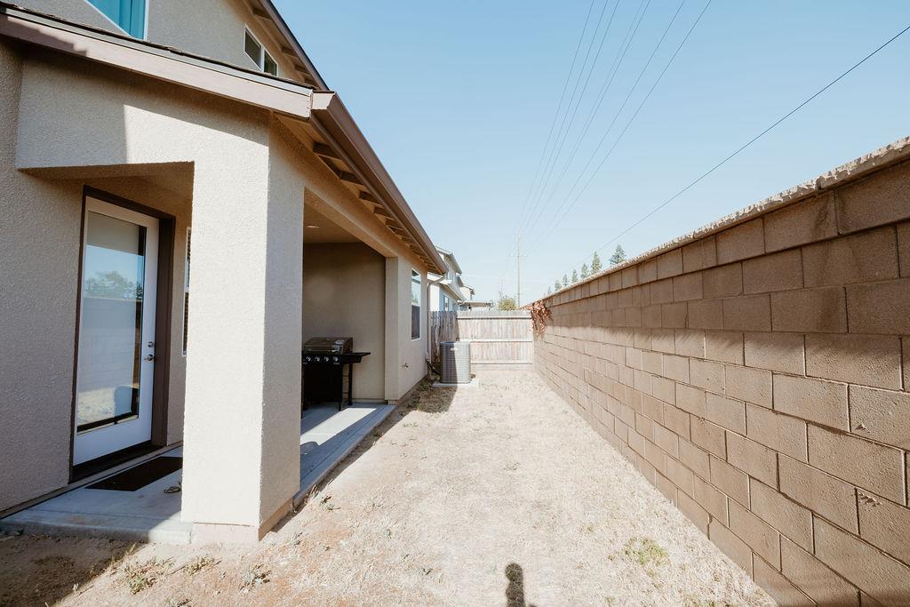 947 W Payson Ave, Visalia, CA 93291