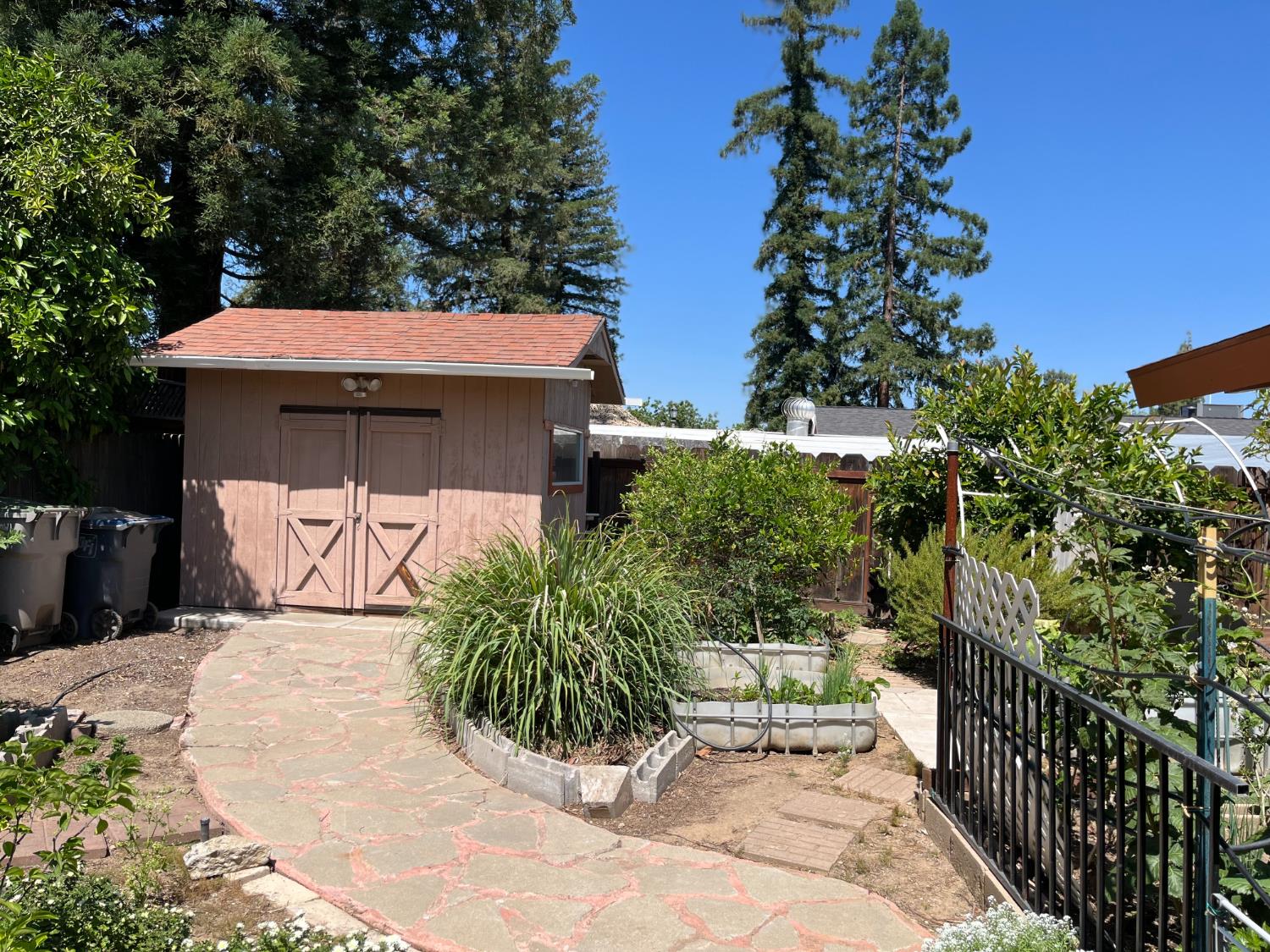 2479 W San Ramon Ave, Fresno, CA 93711