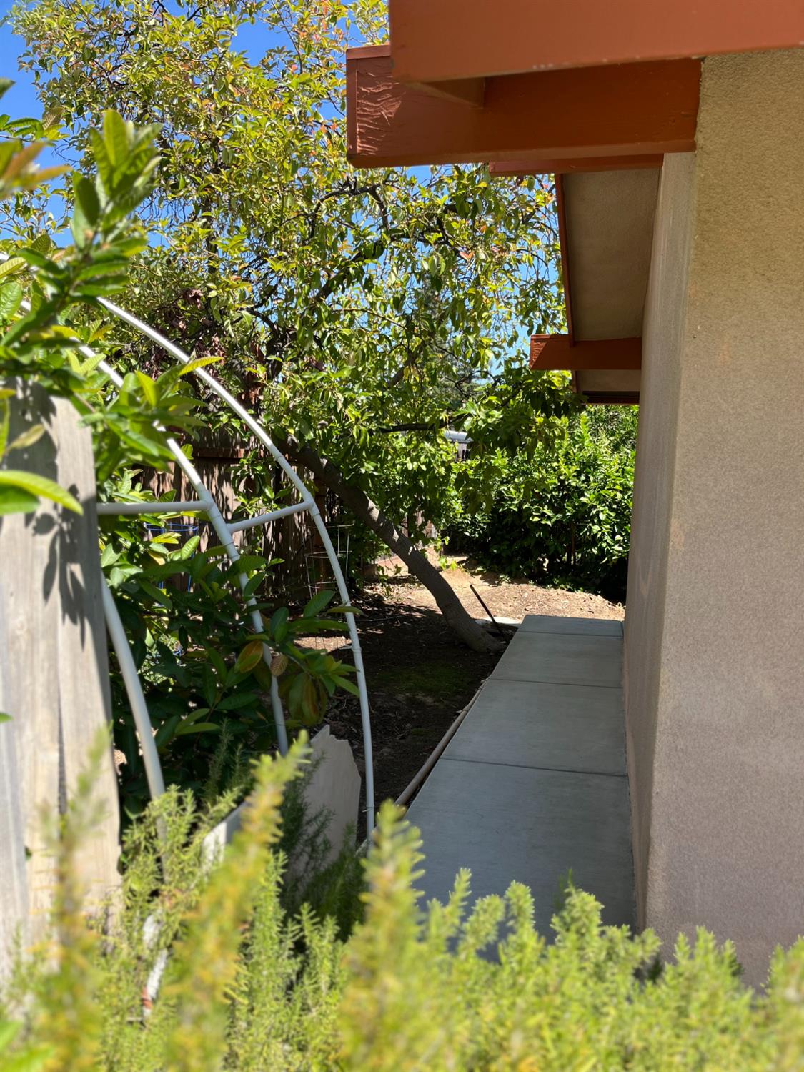 2479 W San Ramon Ave, Fresno, CA 93711