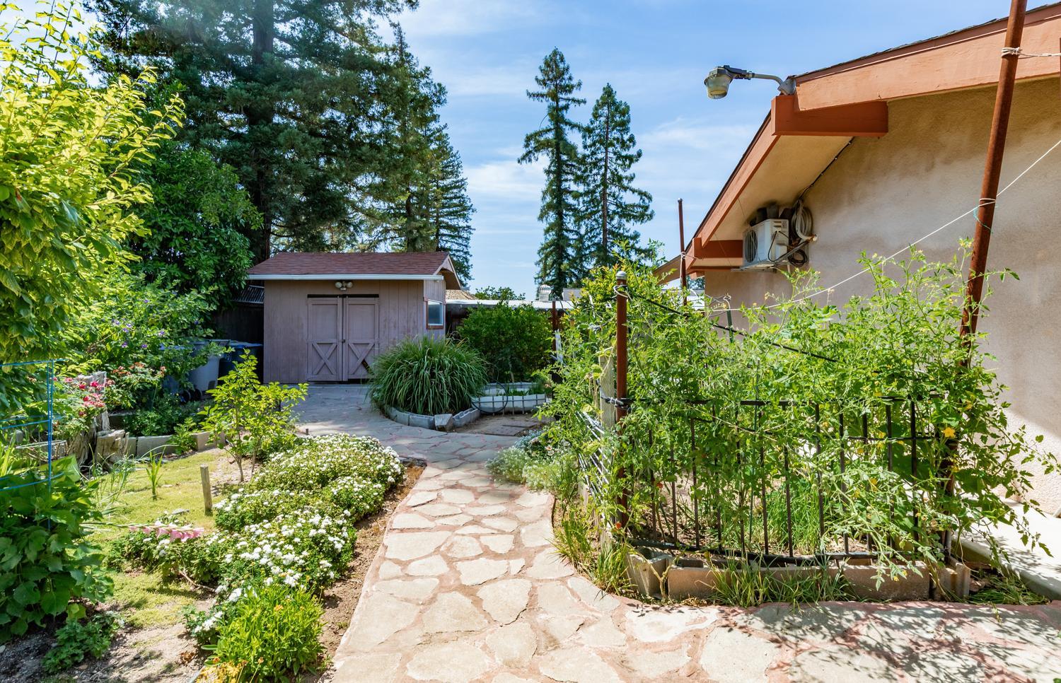 2479 W San Ramon Ave, Fresno, CA 93711