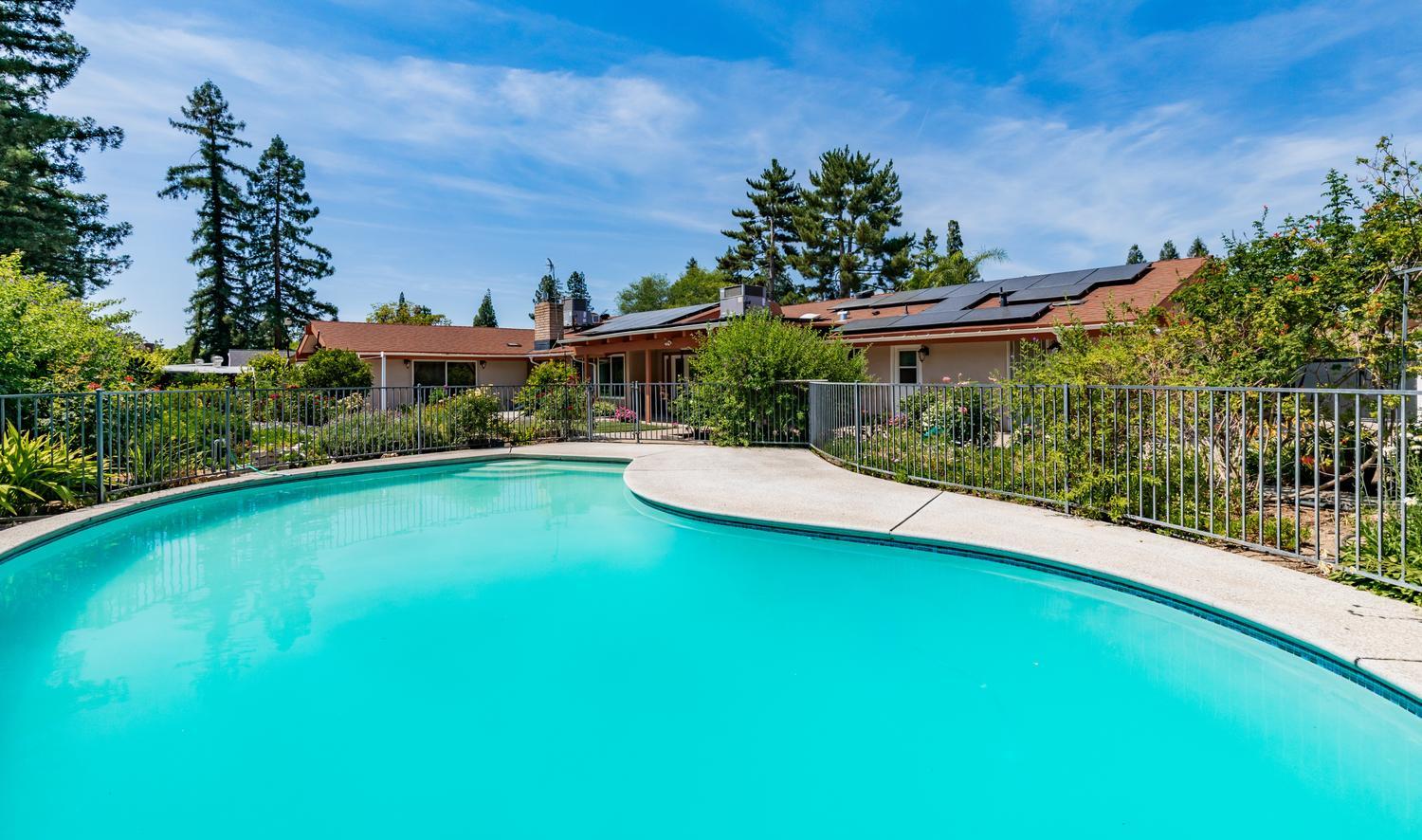 2479 W San Ramon Ave, Fresno, CA 93711