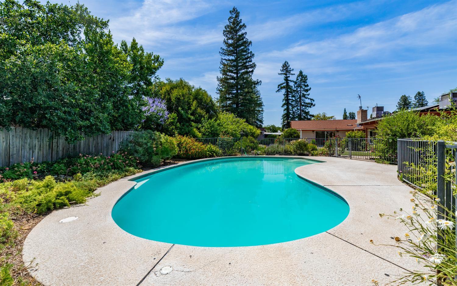 2479 W San Ramon Ave, Fresno, CA 93711