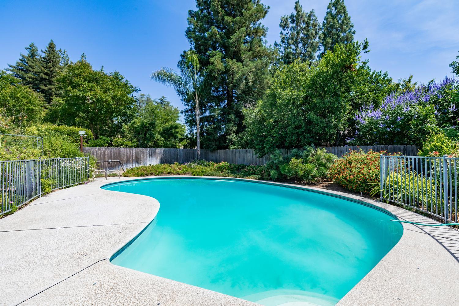2479 W San Ramon Ave, Fresno, CA 93711