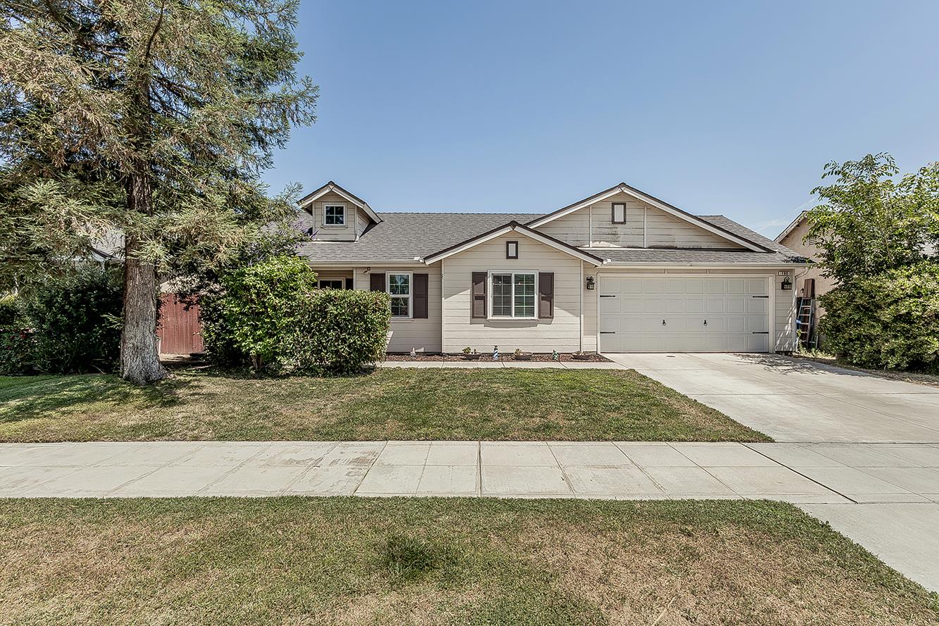 180 E Carpenter Ave, Reedley, CA 93654