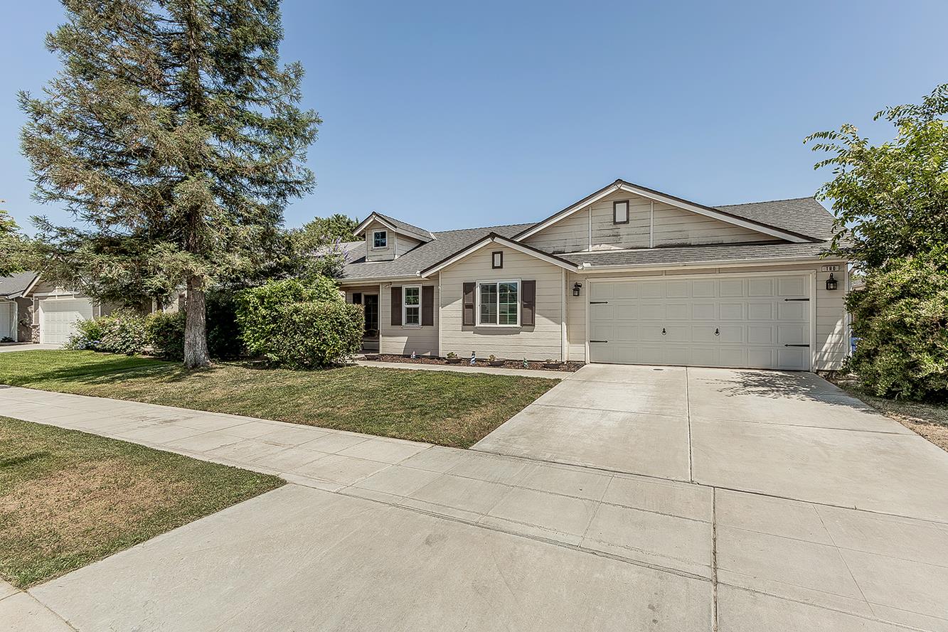 180 E Carpenter Ave, Reedley, CA 93654