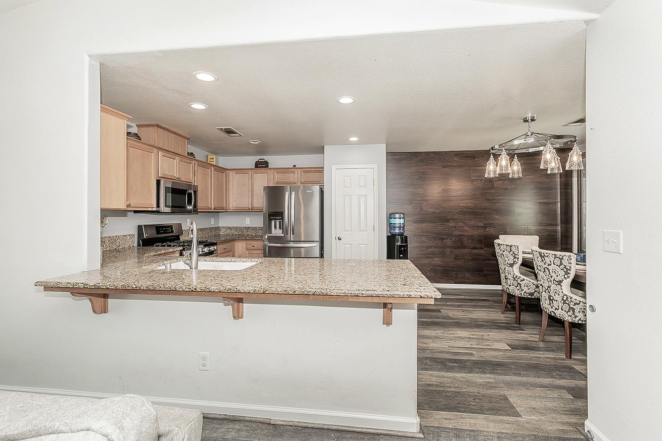 180 E Carpenter Ave, Reedley, CA 93654