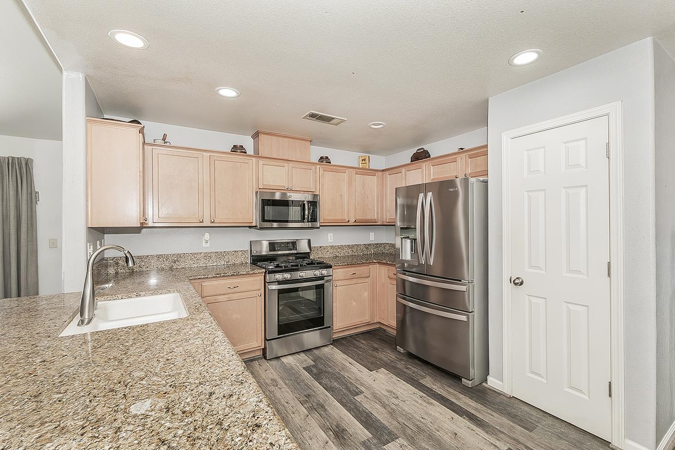 180 E Carpenter Ave, Reedley, CA 93654