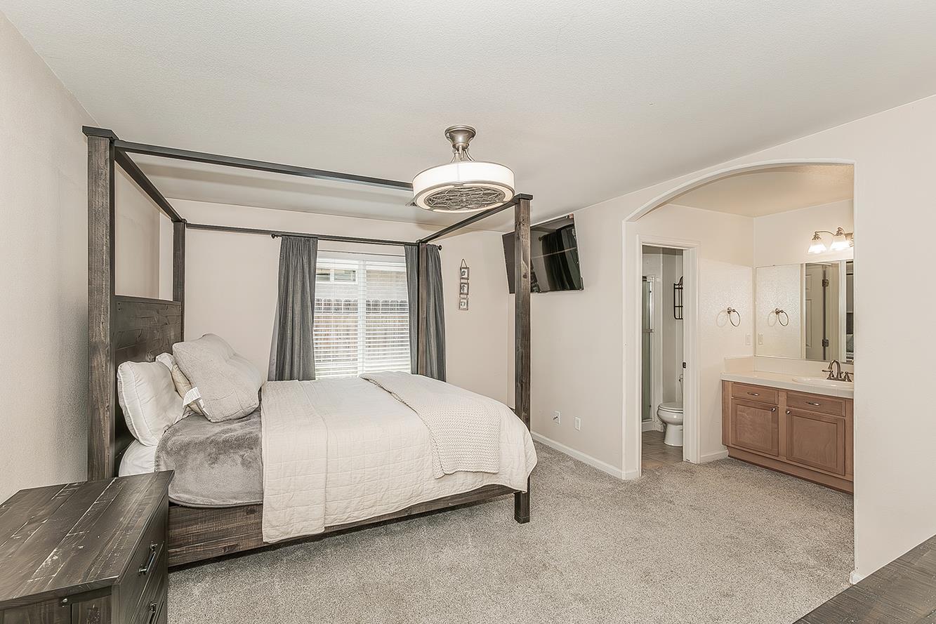180 E Carpenter Ave, Reedley, CA 93654