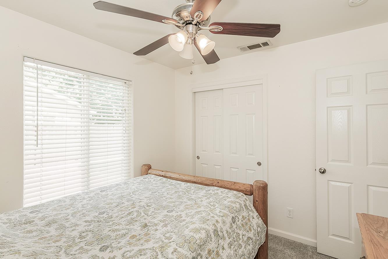 180 E Carpenter Ave, Reedley, CA 93654
