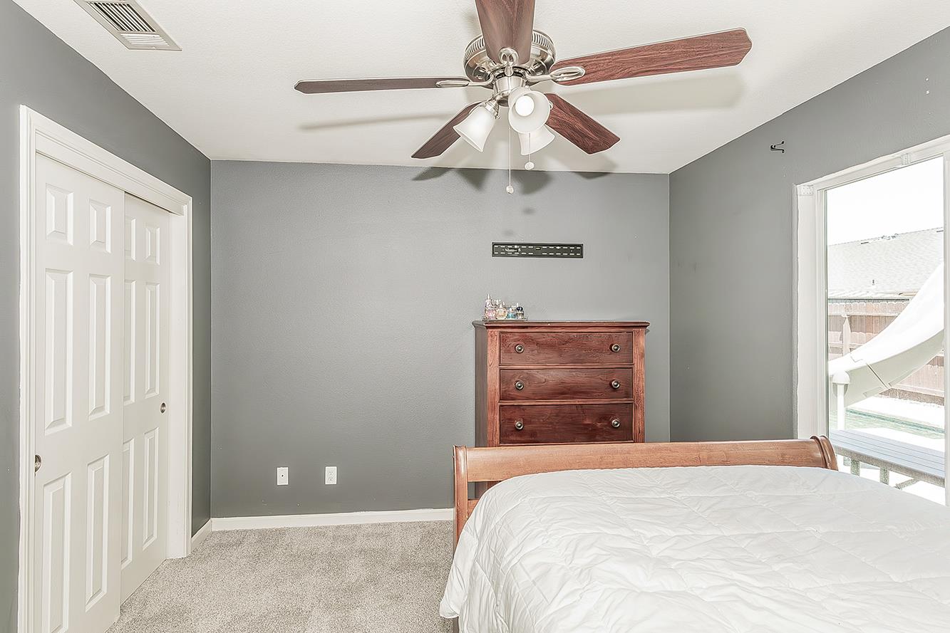 180 E Carpenter Ave, Reedley, CA 93654